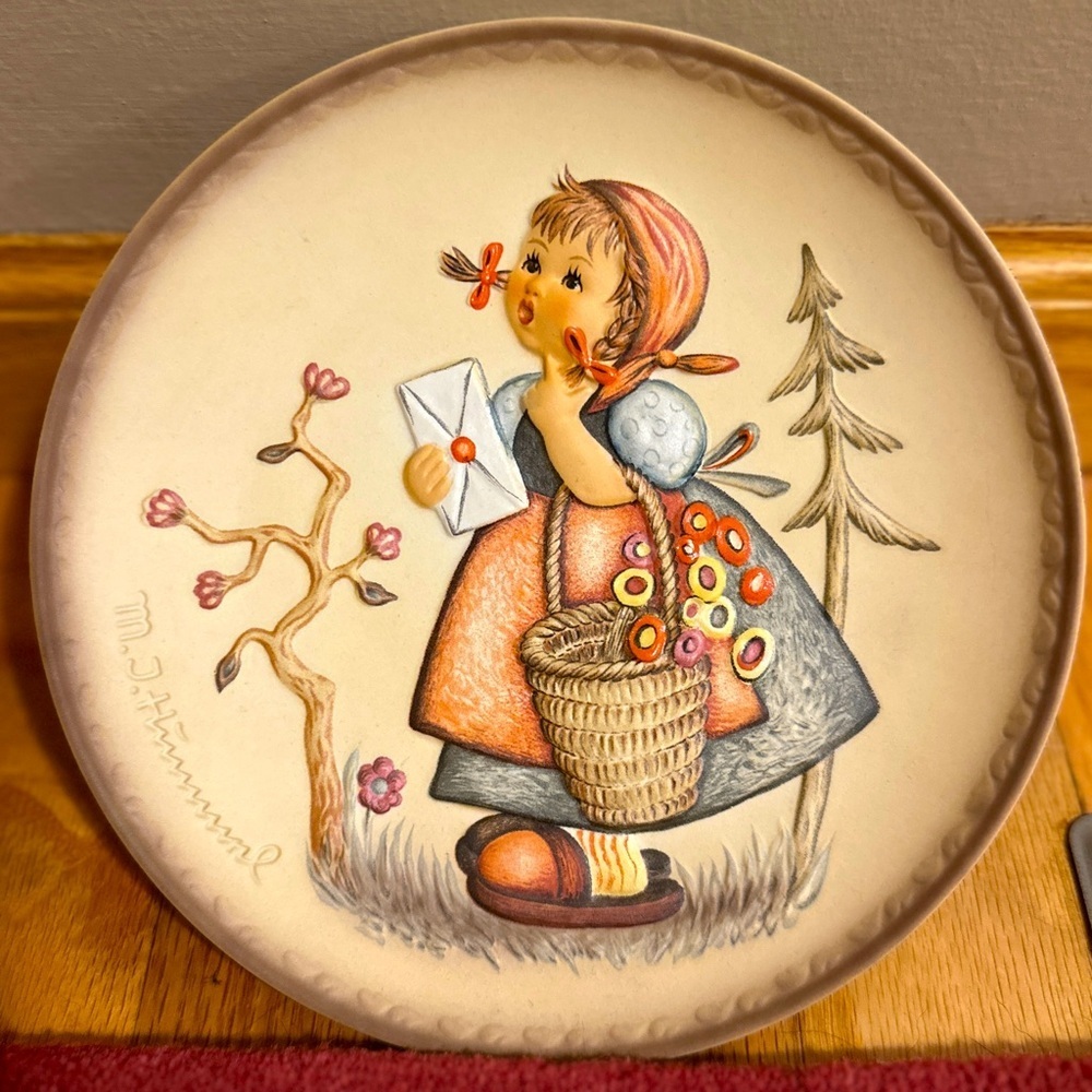 MJ Hummel #292 “Meditation” Plate Porcelain Collectible